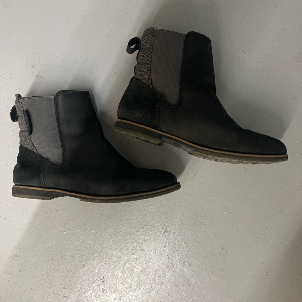 Women’s Black and Gray Chelsea Boots
